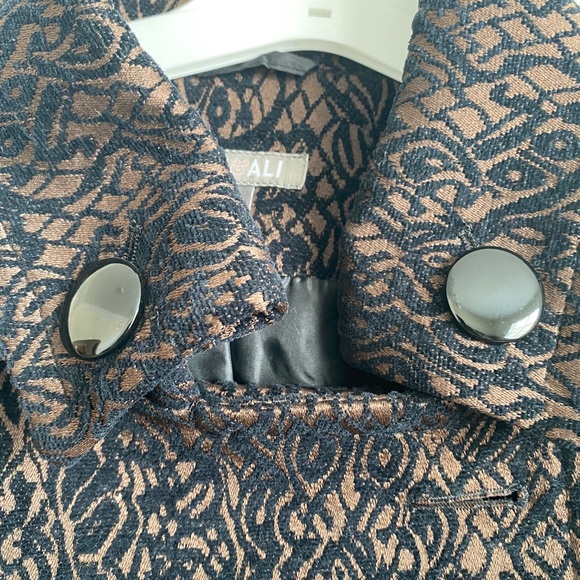 Roz & Ali Peacoat - Picture 4 of 7